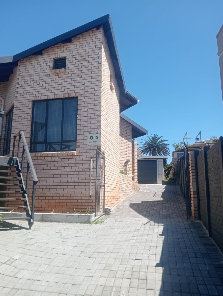 To Let 3 Bedroom Property for Rent in Wavecrest Eastern Cape